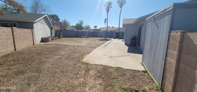 view of yard with a patio area