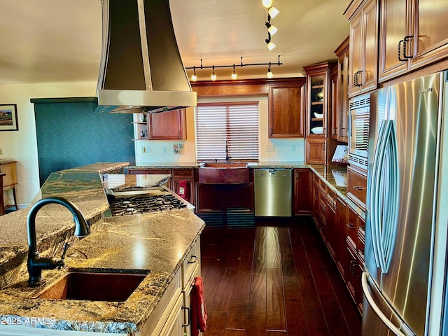 2335 Voyager Cir, Overgaard, AZ 85933 - kitchen featuring stainless steel appliances, exhaust hood, a sink, and dark wood finished floors