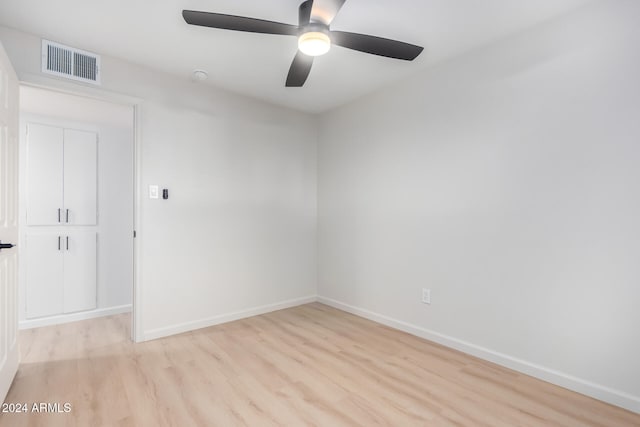 empty room featuring light hardwood / wood-style floors and ceiling fan