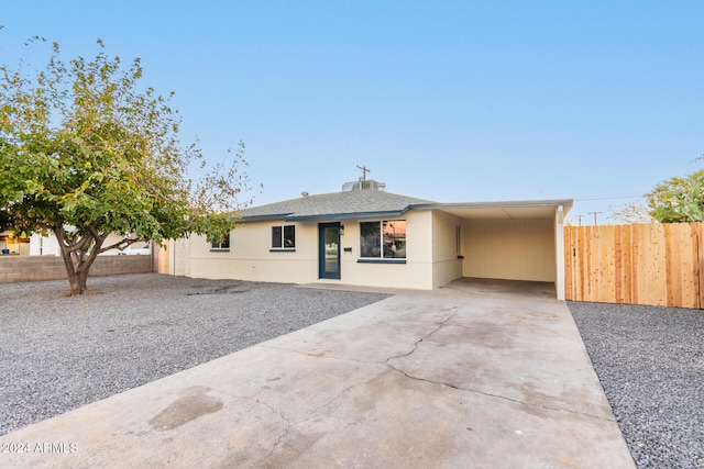 view of front facade featuring a carport