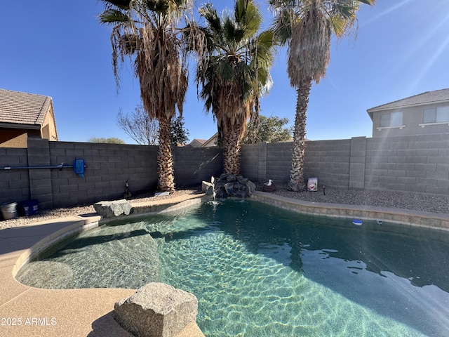 view of swimming pool