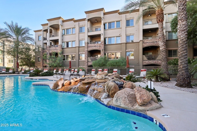 view of pool with pool water feature