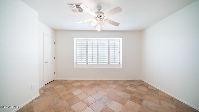 unfurnished room featuring ceiling fan