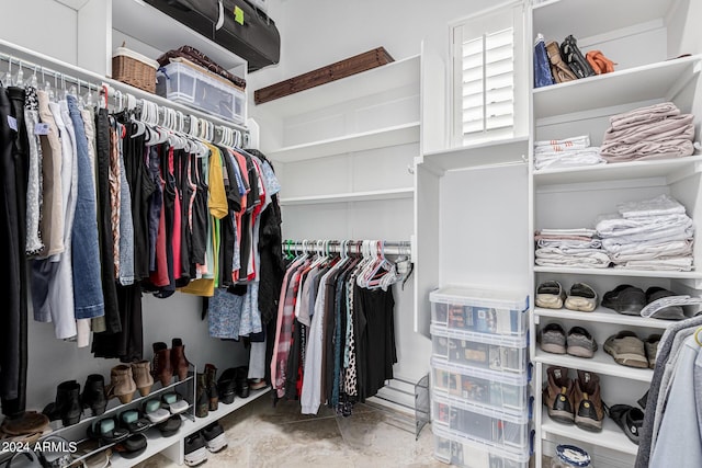 view of spacious closet