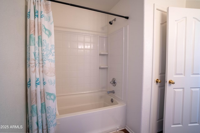 8516 N 64th Ave, Glendale, AZ 85302 - full bathroom featuring shower / tub combo with curtain