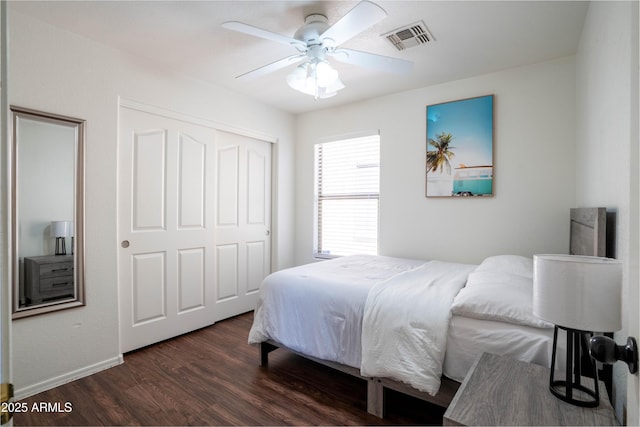 8516 N 64th Ave, Glendale, AZ 85302 - bedroom with dark wood-type flooring, a closet, baseboards, and ceiling fan