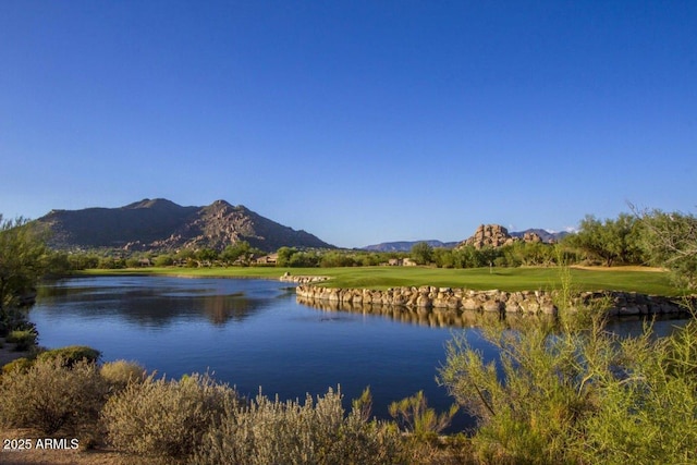 water view with a mountain view