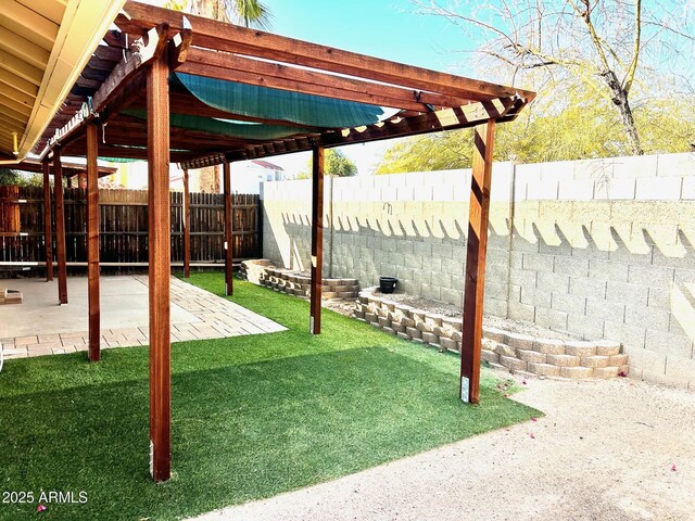 view of yard with a patio