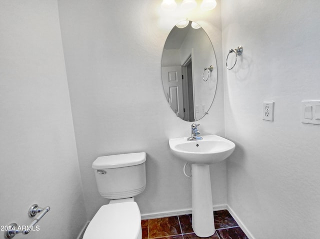 bathroom featuring toilet