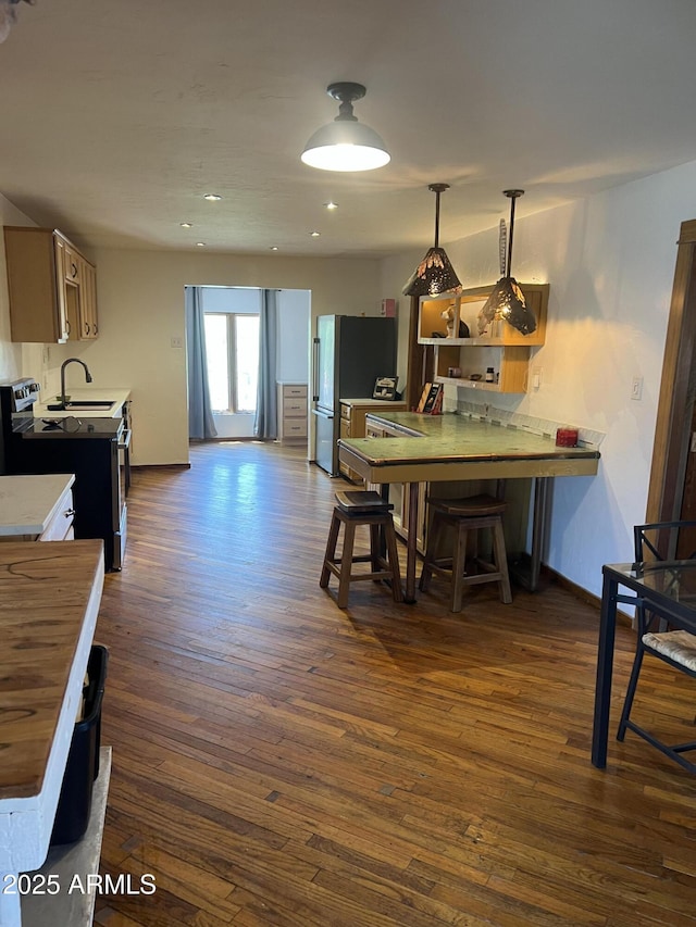 dining space with dark wood finished floors, baseboards, and recessed lighting