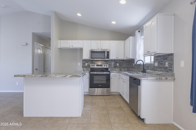 41388 W Hopper Dr, Maricopa, AZ 85138 - kitchen featuring stainless steel appliances, a sink, lofted ceiling, backsplash, and white cabinetry