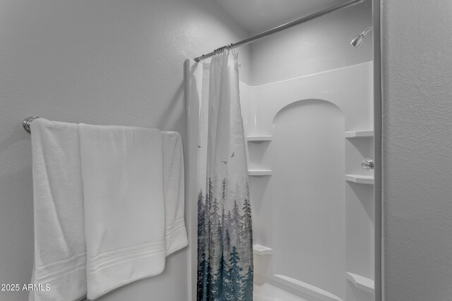 2929 W Yorkshire Dr Unit 2013, Phoenix, AZ 85027 - bathroom featuring a textured wall and a shower with shower curtain