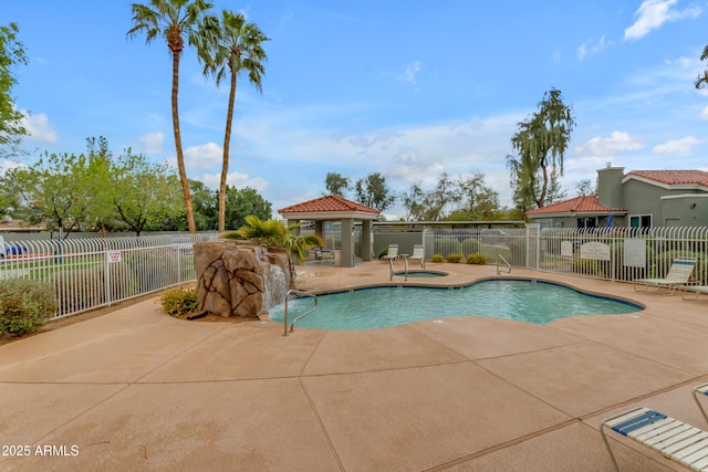 2929 W Yorkshire Dr Unit 2013, Phoenix, AZ 85027 - pool with a community hot tub, a patio, a gazebo, and fence