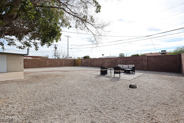 view of yard featuring outdoor lounge area and a patio area