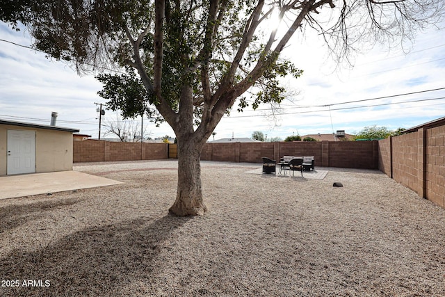 view of yard featuring a patio area