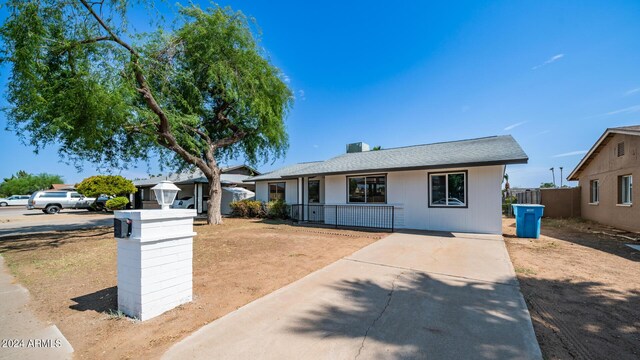 single story home with covered porch