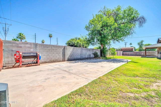 1208 E Tuckey Ln, Phoenix, AZ 85014 - fenced backyard featuring a patio area