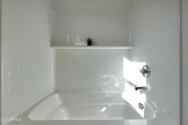 bathroom with shower / washtub combination