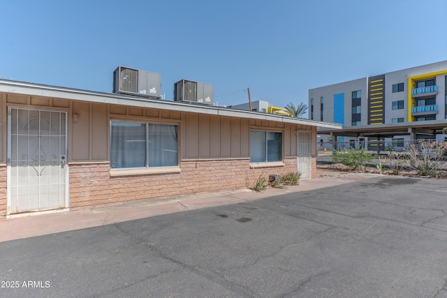 2017 E Lemon St, Tempe, AZ 85281 - view of front facade with board and batten siding