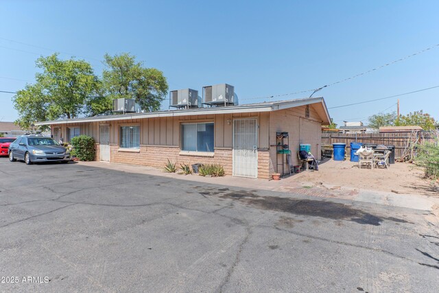 2017 E Lemon St, Tempe, AZ 85281 - view of front of home featuring brick siding