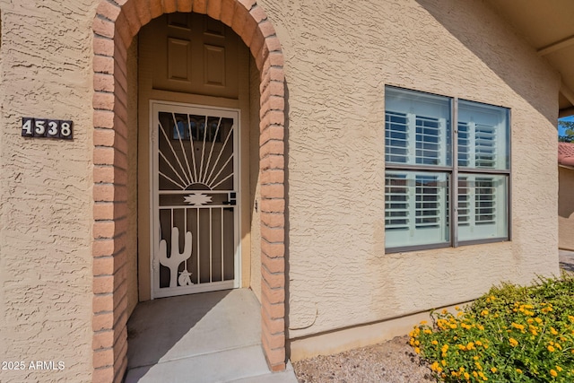 property entrance featuring stucco siding