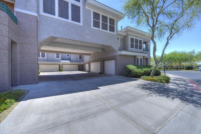 15221 N Clubgate Dr Unit 2132, Scottsdale, AZ 85254 - view of front facade featuring stucco siding, a garage, and concrete driveway