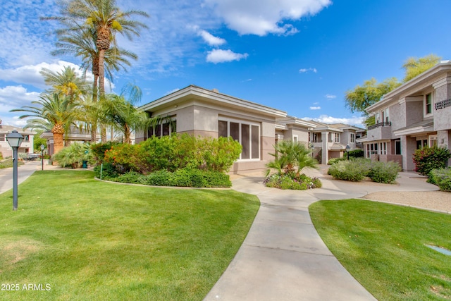 15221 N Clubgate Dr Unit 2132, Scottsdale, AZ 85254 - view of front facade with stucco siding, a residential view, and a front yard