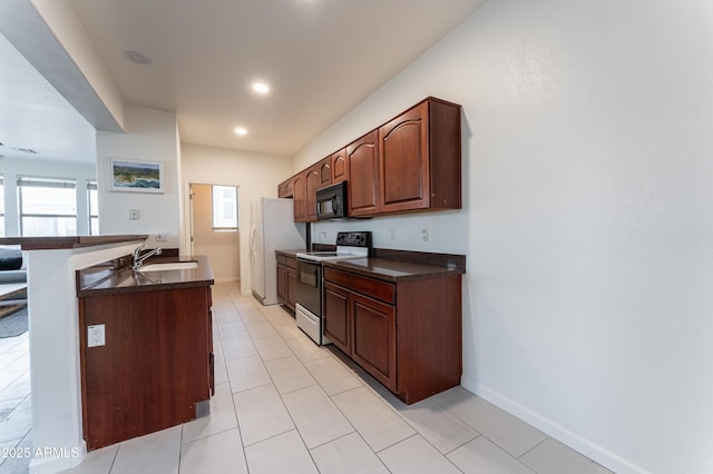 15221 N Clubgate Dr Unit 2132, Scottsdale, AZ 85254 - kitchen featuring dark countertops, a sink, white appliances, light tile patterned floors, and a kitchen bar