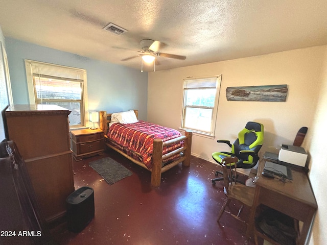 bedroom featuring ceiling fan and a textured ceiling