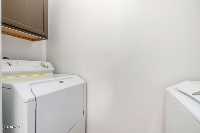 washroom with cabinets and independent washer and dryer