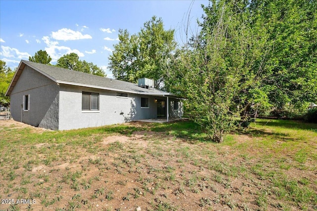 3540 S Cottonwood Dr, Camp Verde, AZ 86322 - rear view of house featuring stucco siding and a lawn