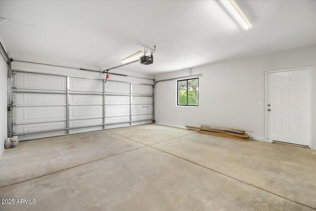 3540 S Cottonwood Dr, Camp Verde, AZ 86322 - garage featuring a garage door opener