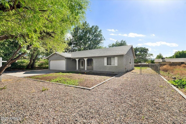 3540 S Cottonwood Dr, Camp Verde, AZ 86322 - ranch-style house featuring asphalt driveway, an attached garage, stucco siding, fence, and roof with shingles