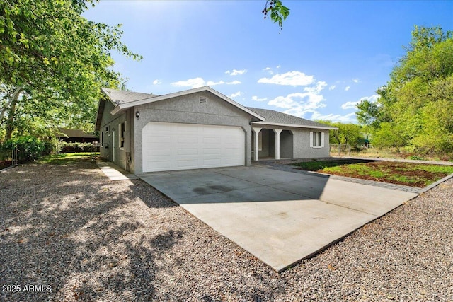 3540 S Cottonwood Dr, Camp Verde, AZ 86322 - single story home with stucco siding, a garage, and driveway