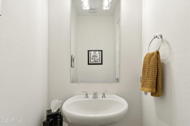 bathroom featuring sink