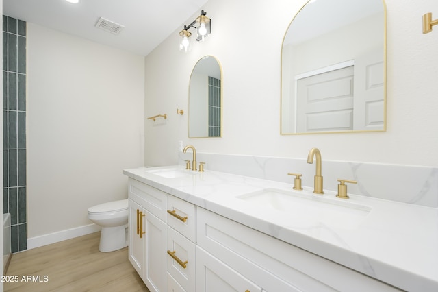 8341 E Keim Dr, Scottsdale, AZ 85250 - bathroom with double vanity, wood finished floors, and a tub