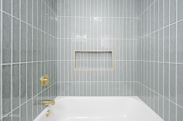 8341 E Keim Dr, Scottsdale, AZ 85250 - full bath featuring shower / bath combination
