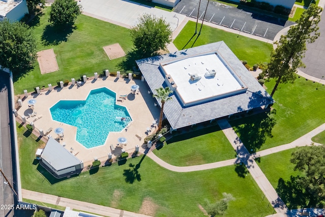 8341 E Keim Dr, Scottsdale, AZ 85250 - view of subject property featuring a pool