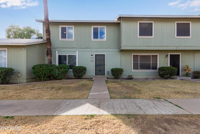 view of front of home with a front lawn