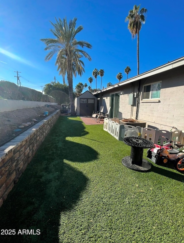 view of yard with a storage unit