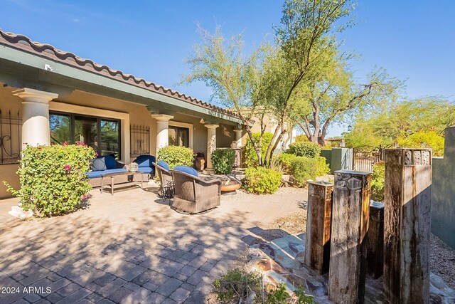 view of patio featuring an outdoor hangout area