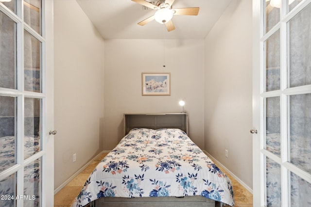 bedroom with ceiling fan