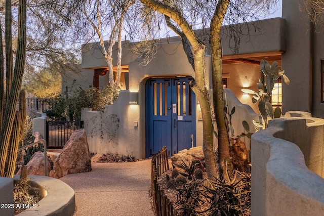 25002 N Quail Haven Dr, Rio Verde, AZ 85263 - view of front of property with stucco siding and a gate