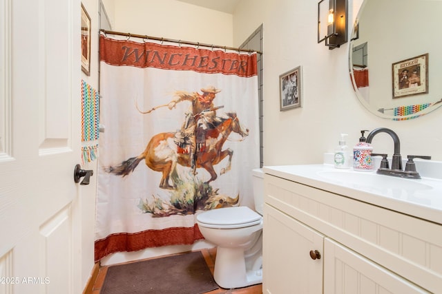 bathroom with curtained shower, toilet, and vanity