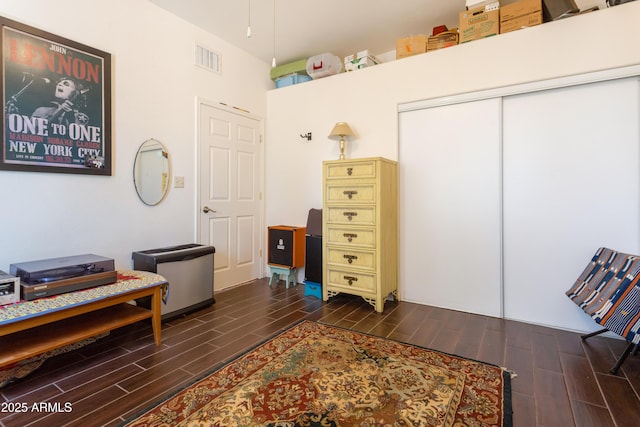sitting room with visible vents and wood finish floors