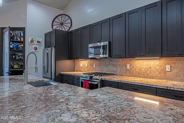 670 S Mountain Pines Ave, Show Low, AZ 85901 - kitchen with stainless steel appliances, backsplash, light stone countertops, and vaulted ceiling