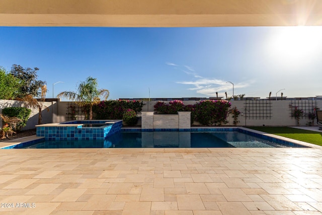 view of pool with an in ground hot tub