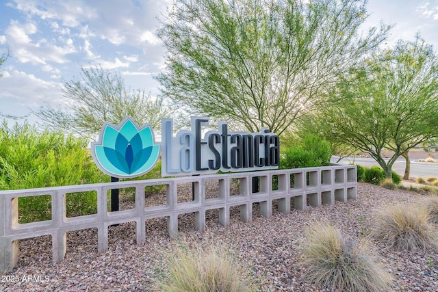 view of community / neighborhood sign