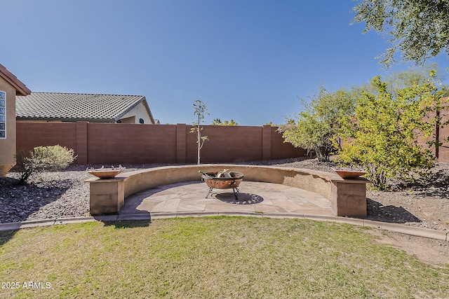 view of yard featuring an outdoor fire pit, a fenced backyard, and a patio area