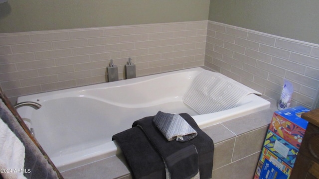 bathroom featuring tiled tub